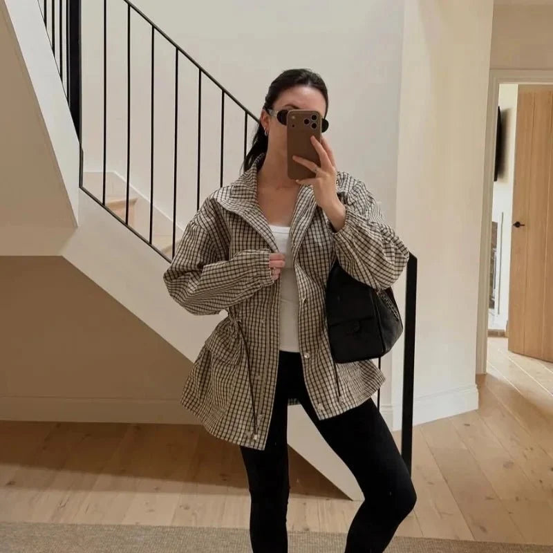 Sarah Vintage Rutete Jakke med Innsvinget Midje
