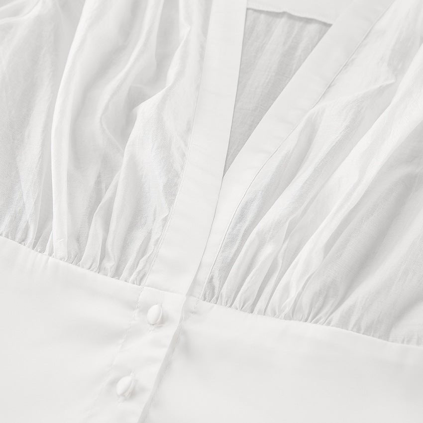 Lydia gjennomsiktig bluse med dyp utringning og knapper