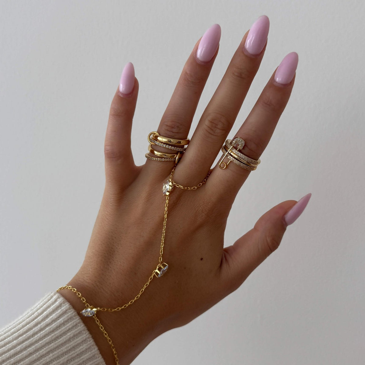 ZEYA - Marquise Hand Chain