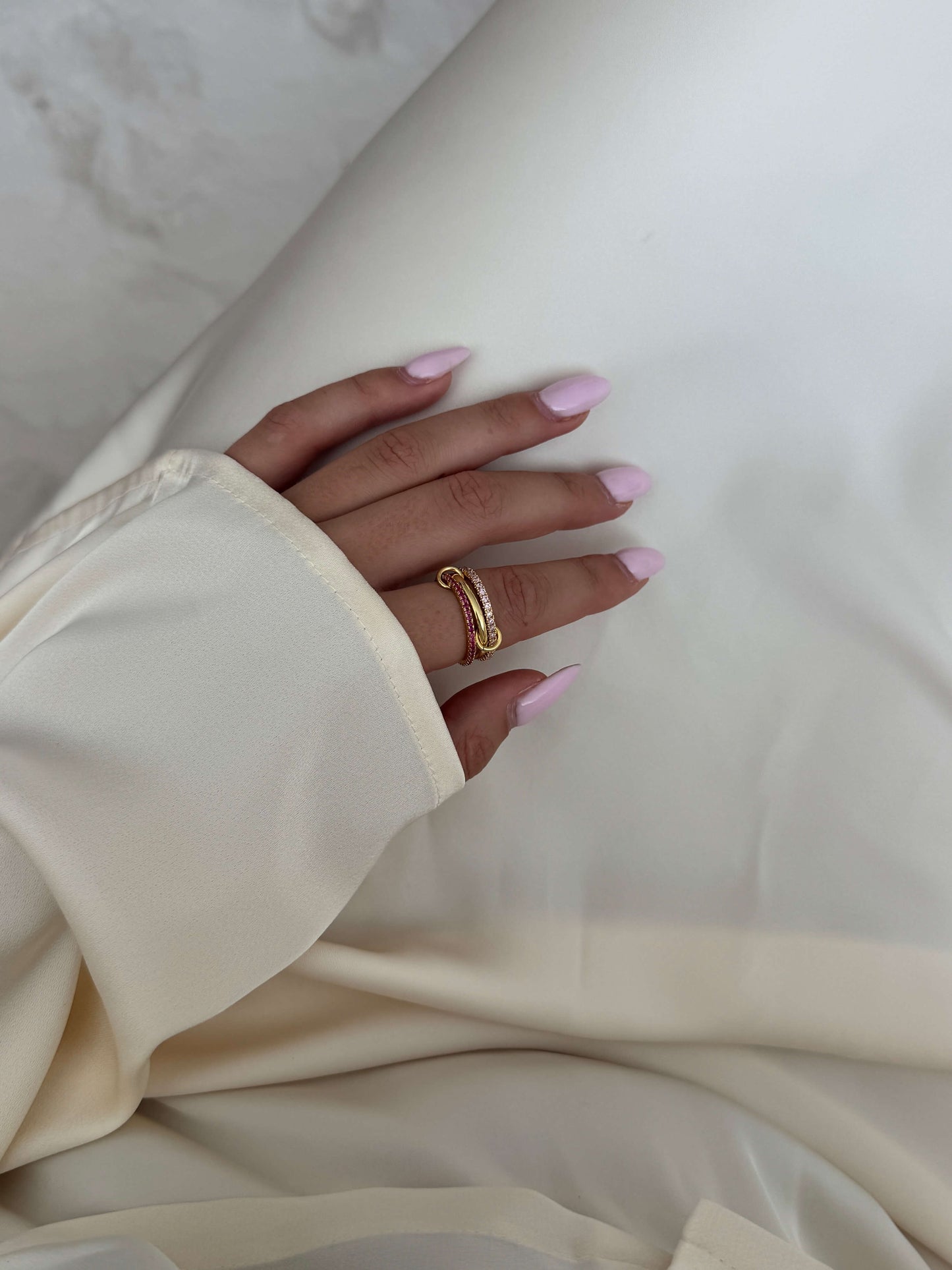 Rosy Rosa Rhinestone Stablet Ring