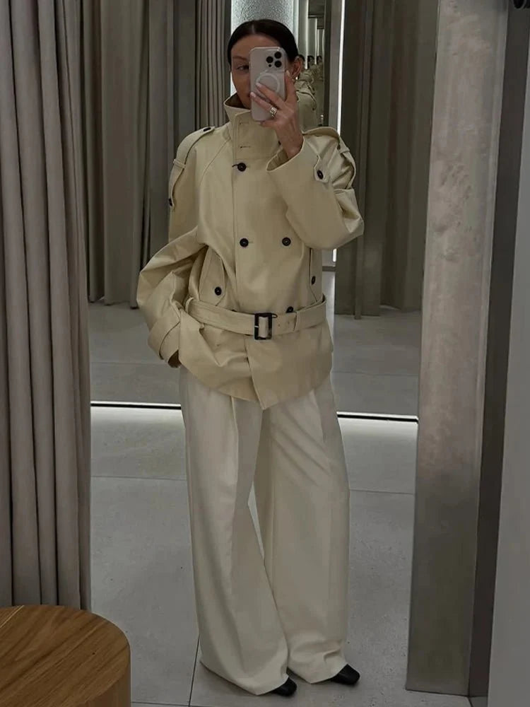 Ella Skreddersydd Trenchcoat med Ståkrage