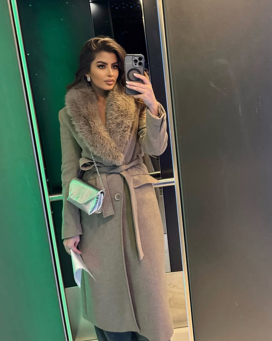 Lola maxi kåpe med fuskepelskrage