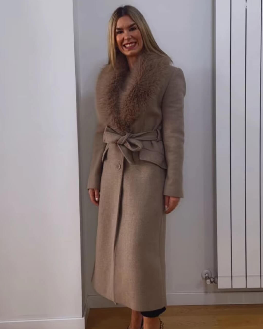 Lola maxi kåpe med fuskepelskrage