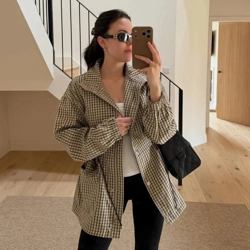 Sarah Vintage Rutete Jakke med Innsvinget Midje