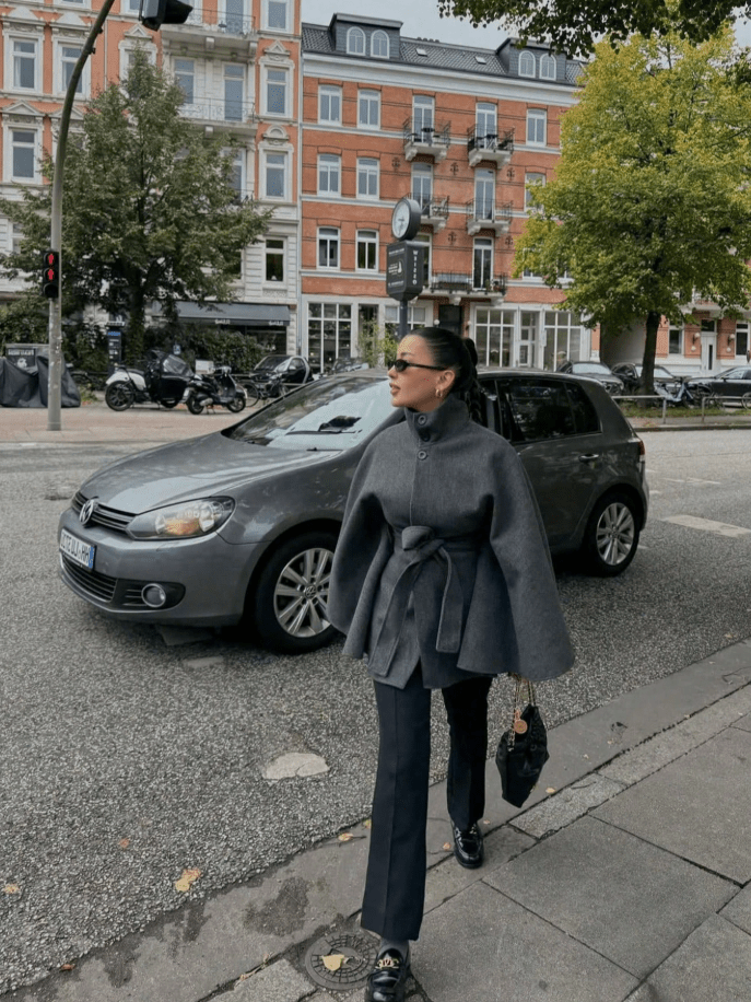Daniela kåpe med belte og kappe