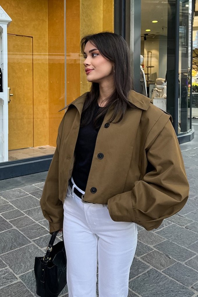 Julia kort plissert utility-jakke