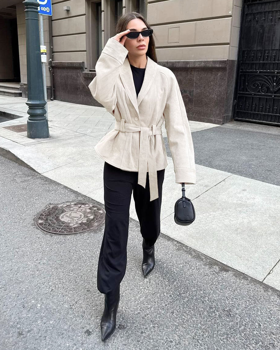Annie beltebelagt trenchcoat i semsket skinn