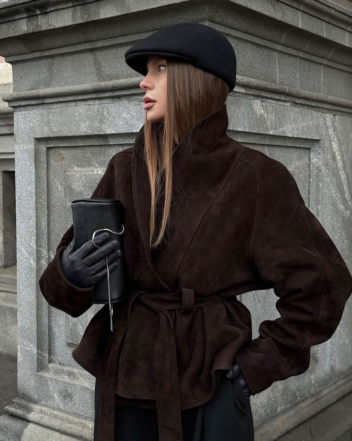 Annie beltebelagt trenchcoat i semsket skinn
