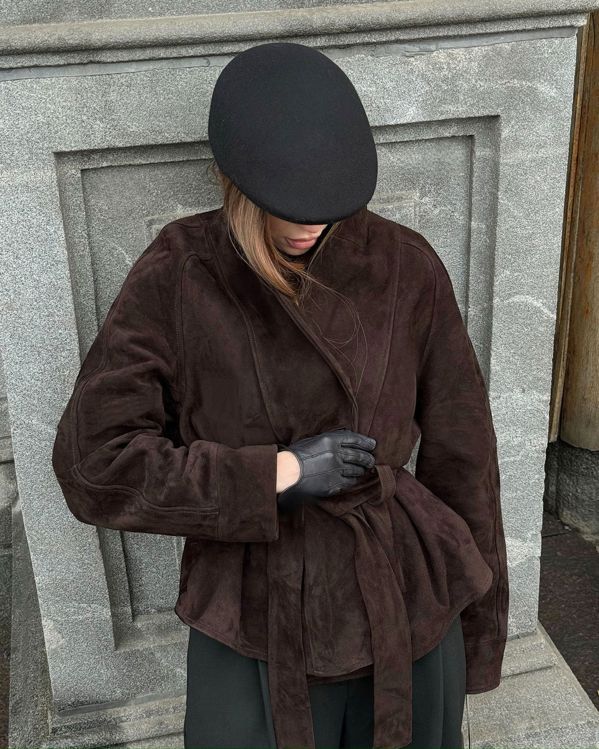 Annie beltebelagt trenchcoat i semsket skinn