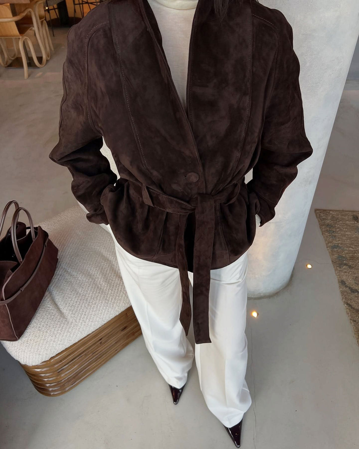 Annie beltebelagt trenchcoat i semsket skinn