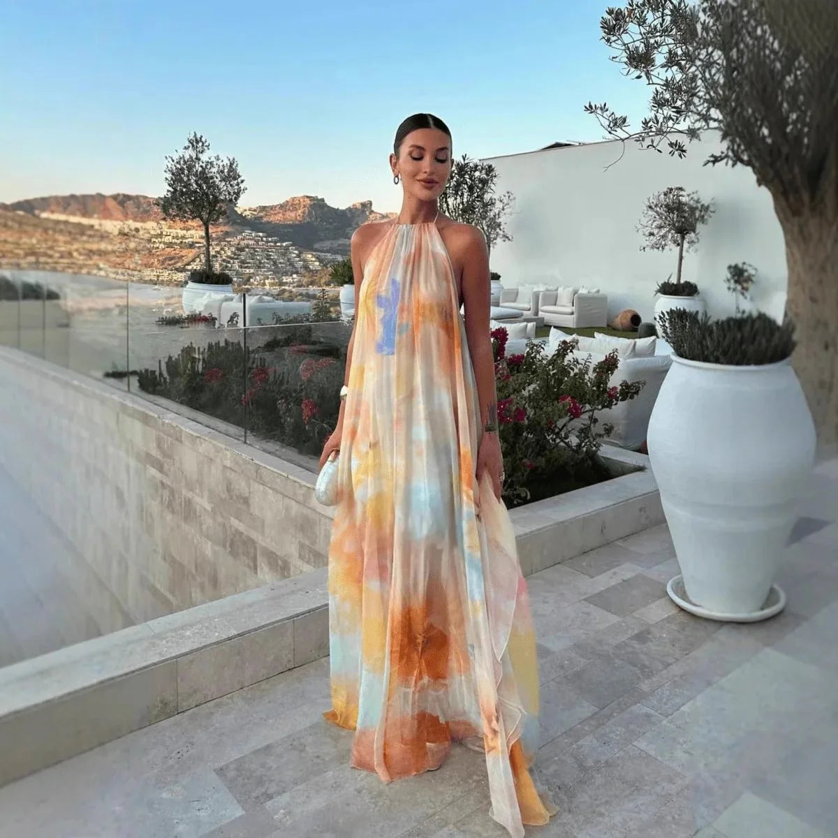 Megan maxikjole med halterneck og snøring