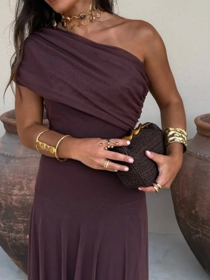 Cecile off-shoulder rynket maxikjole