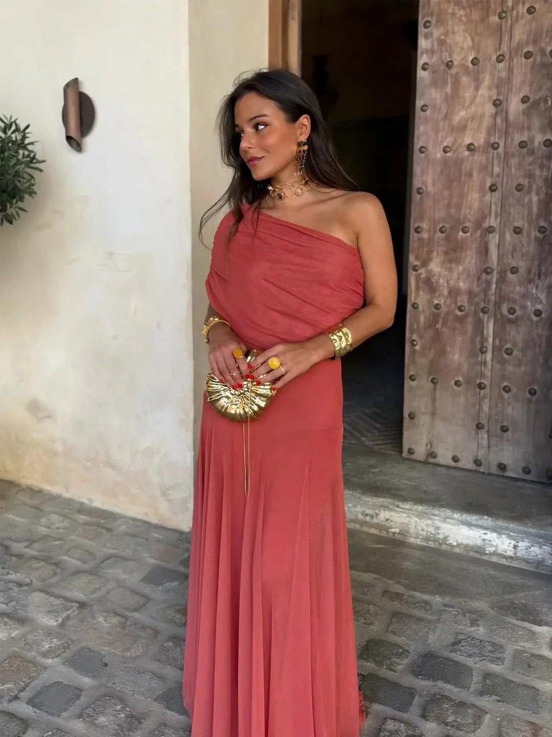 Cecile off-shoulder rynket maxikjole