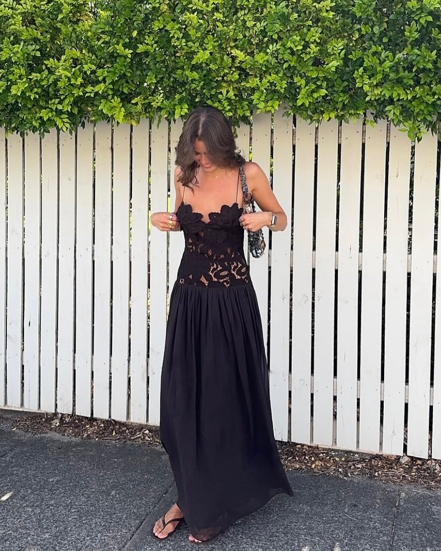 Kelli aftenkjole i blondemesh med halterneck