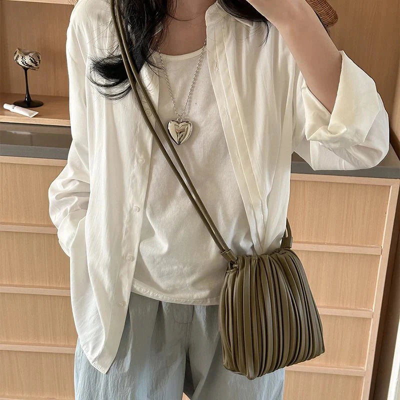 Sadie plissert mini crossbody-veske