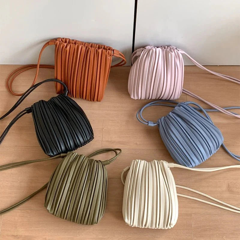 Sadie plissert mini crossbody-veske