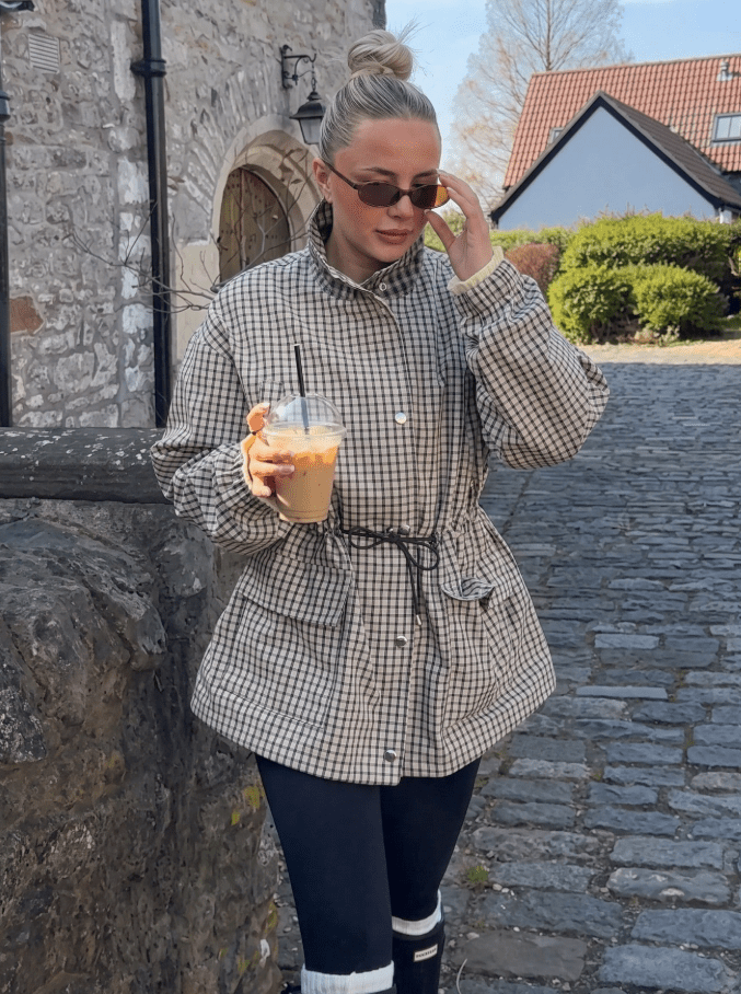 Sarah Vintage Rutete Jakke med Innsvinget Midje
