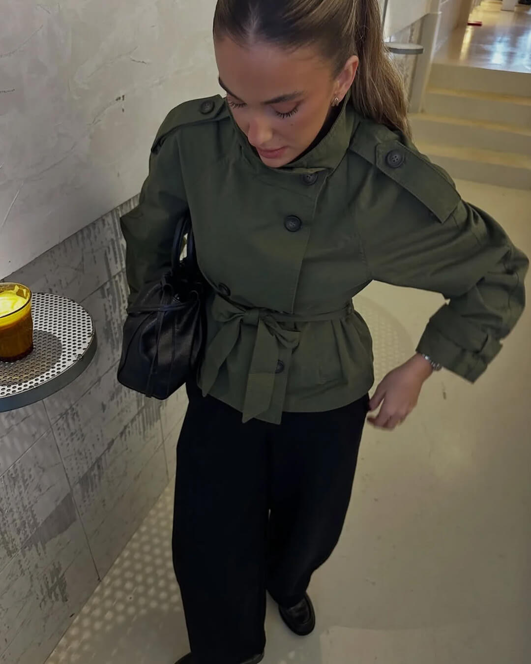 Anna belted kort trenchcoat