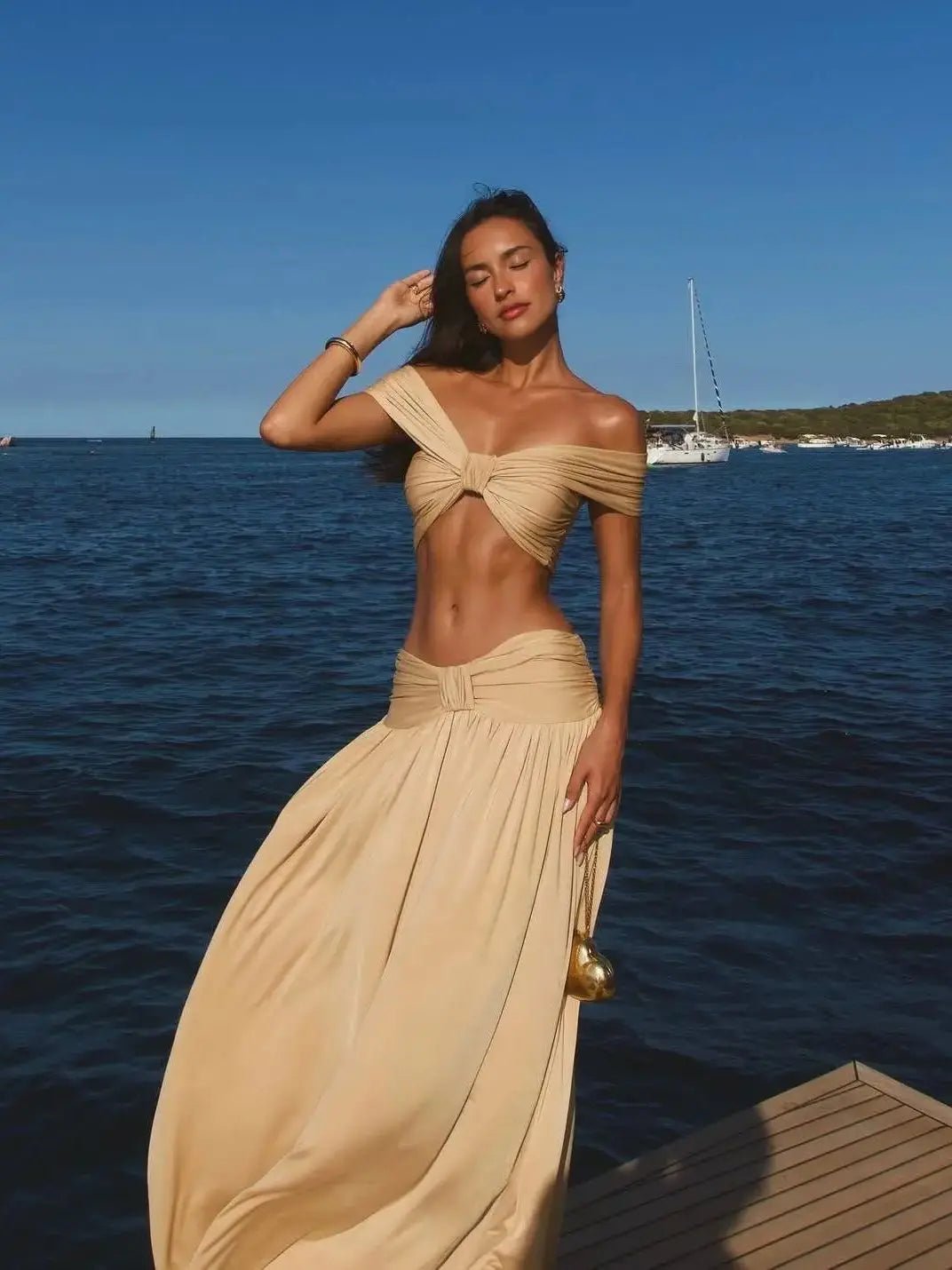 Hilde off-shoulder twist crop toppsett