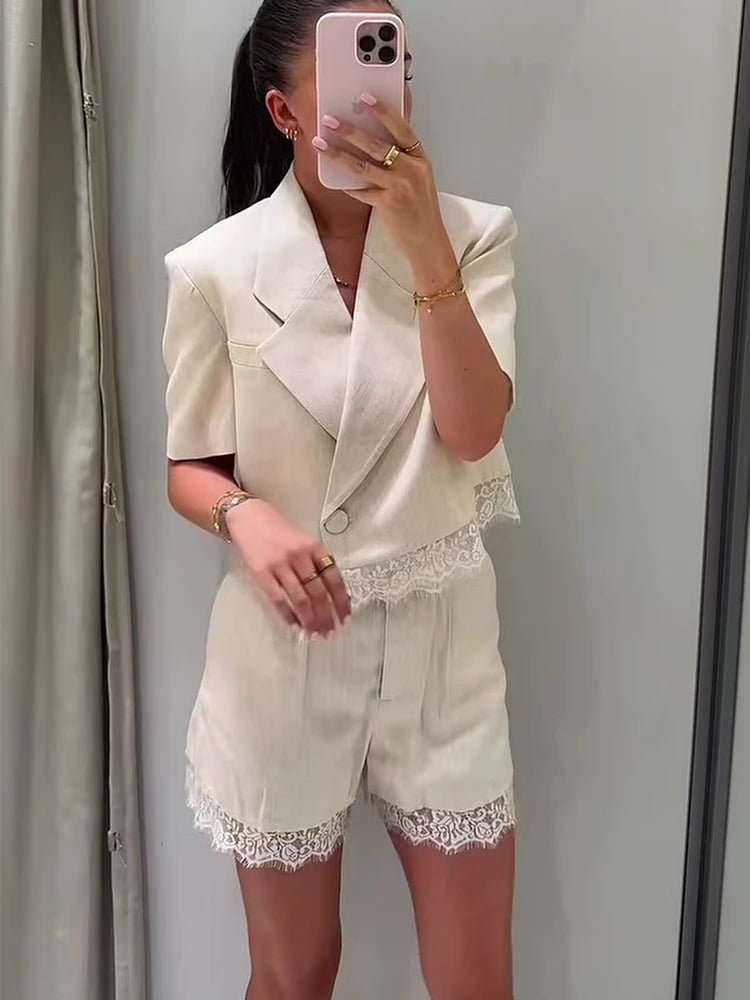 Margot blonde­detalj todelt kort sett