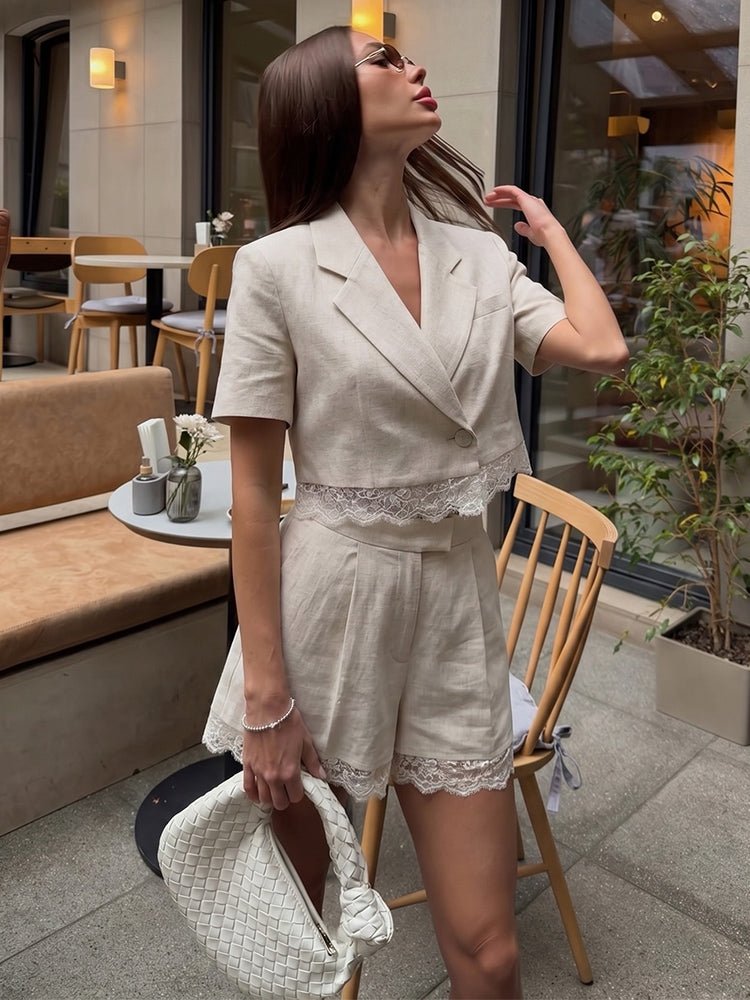 Margot blonde­detalj todelt kort sett