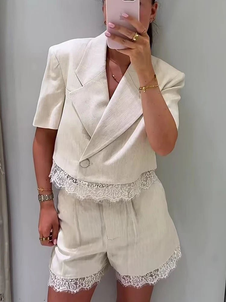 Margot blonde­detalj todelt kort sett