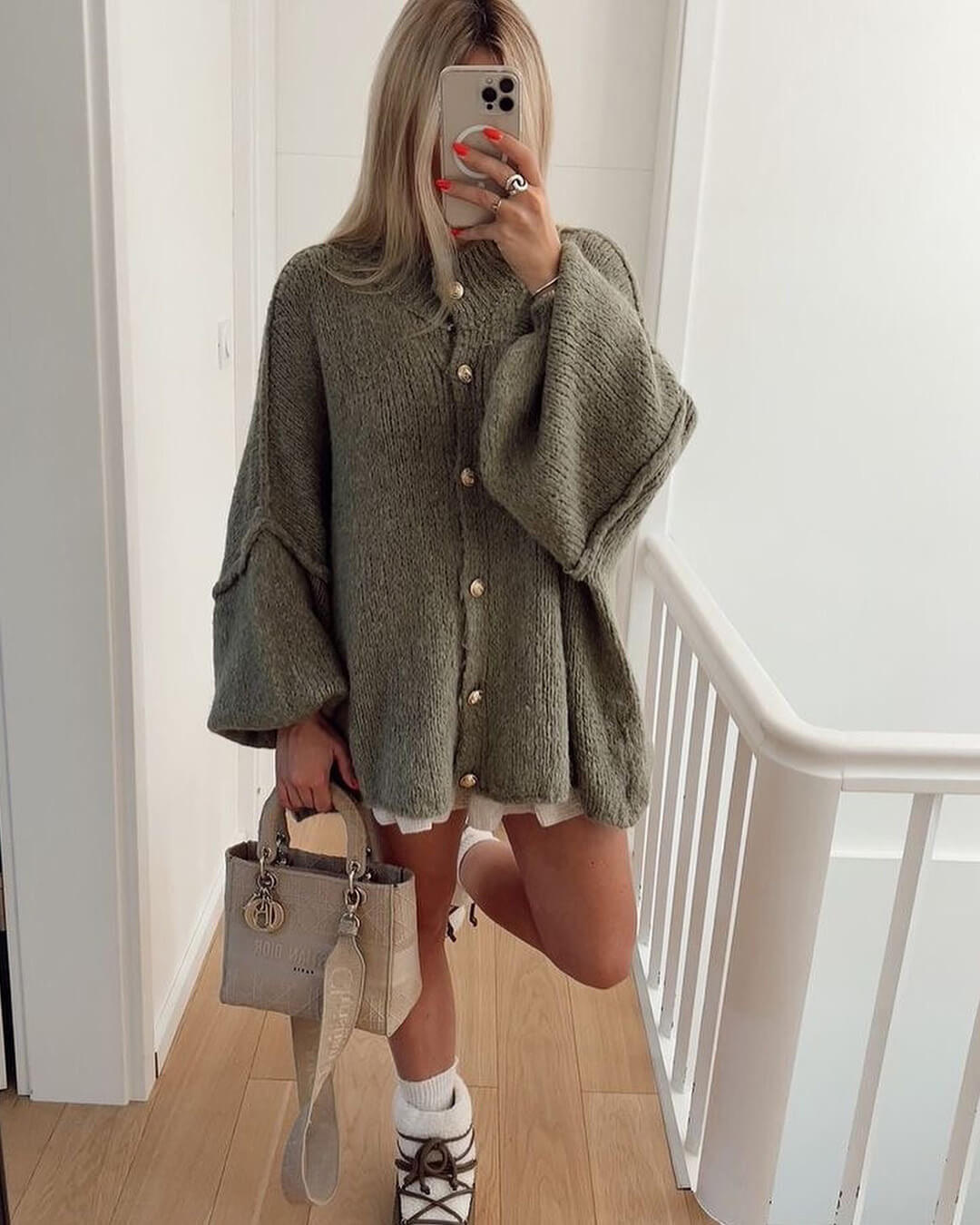 Laura Lang Cardigan Strikk