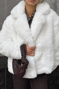 Catherine kort fluffy jakke