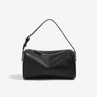 Claudia crossbody-veske i imitert skinn
