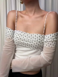 Gayle gjennomsiktige ermer prikkete crop topp