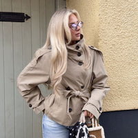 Kiarra cropped trenchcoat med ståkrage