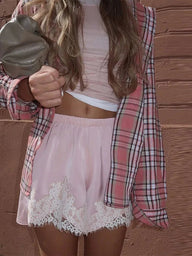 Maridot satengshorts med blondepatchwork