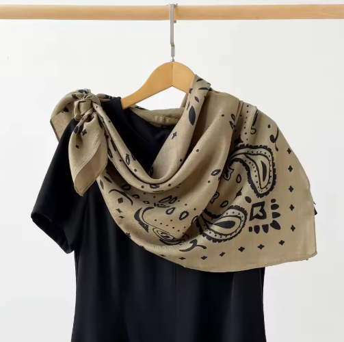Reese Paisley Strikket Bandana Skjerf