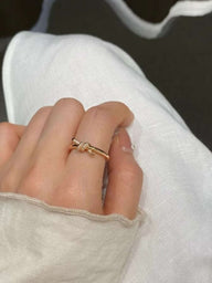 Riley Delikat Knuter Ring