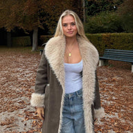 Sierra lang kåpe i imitert pels og semsket skinn